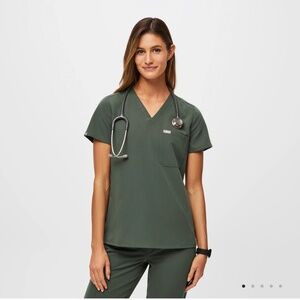 Figs- Catarina One-Pocket Scrub Top